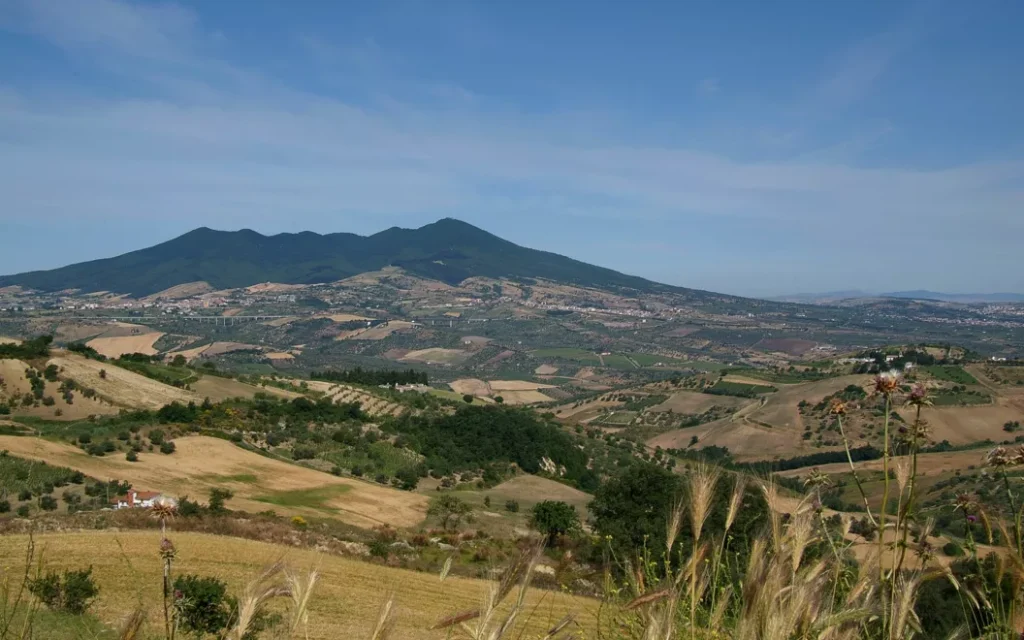 Monte Vulture Basilicata territorio olivicolo ed enogastronomico